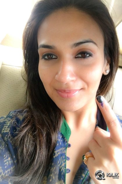 Celebrities-Cast-Vote-in-TN-Elections